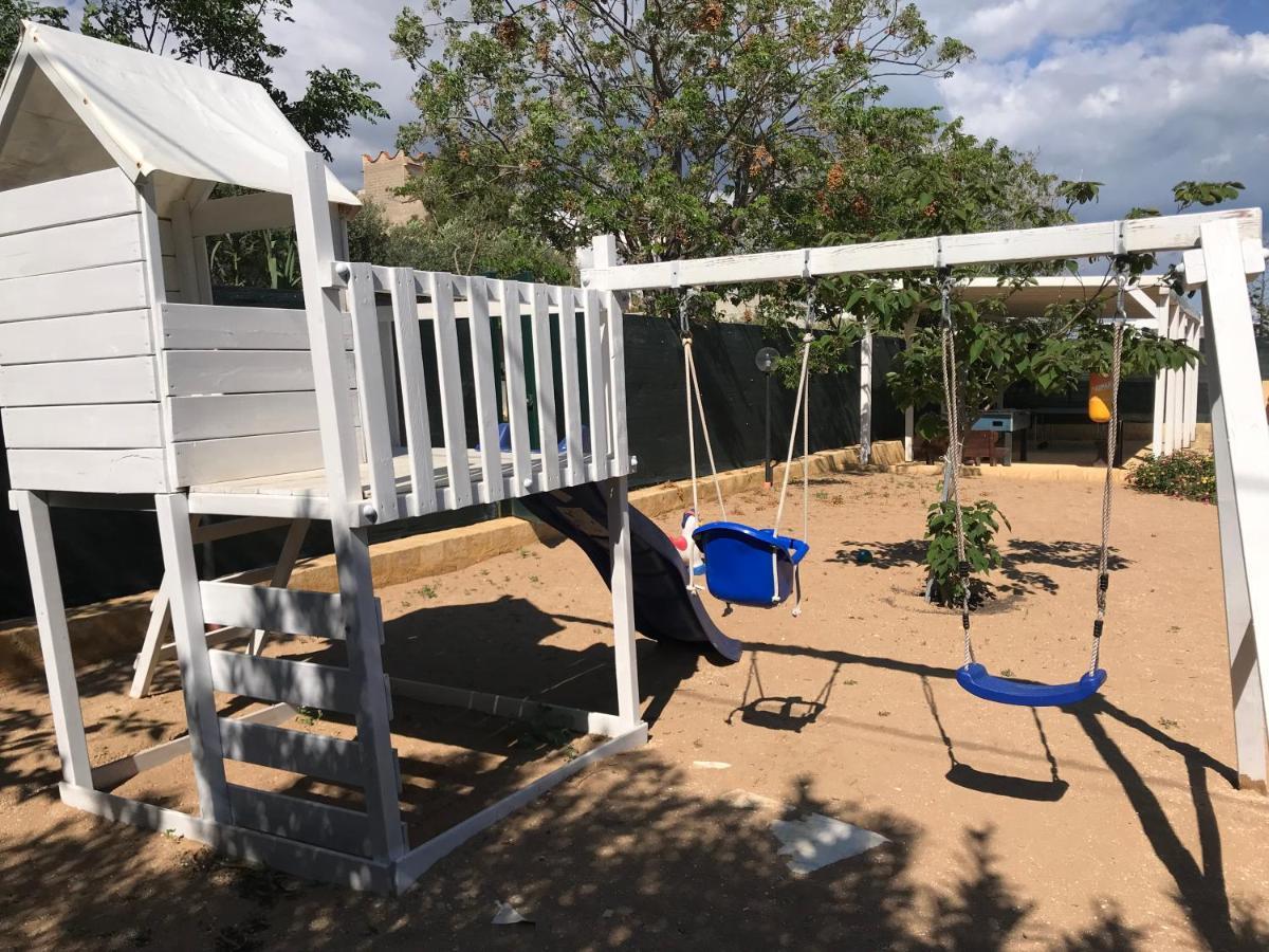 Villa Ceni - Appartamenti Con Camere, Cucina, Wc E Terrazza Sul Mare In Villa Con Piscina, Giardino E Parcheggio Marinella di Selinunte Kültér fotó
