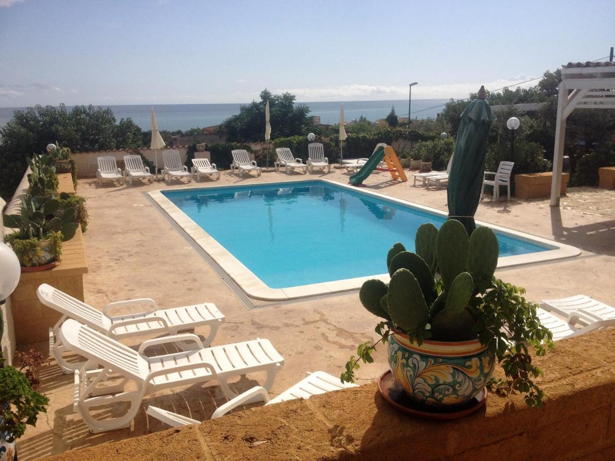 Villa Ceni - Appartamenti Con Camere, Cucina, Wc E Terrazza Sul Mare In Villa Con Piscina, Giardino E Parcheggio Marinella di Selinunte Kültér fotó