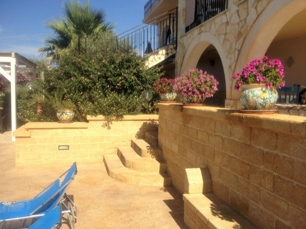 Villa Ceni - Appartamenti Con Camere, Cucina, Wc E Terrazza Sul Mare In Villa Con Piscina, Giardino E Parcheggio Marinella di Selinunte Kültér fotó