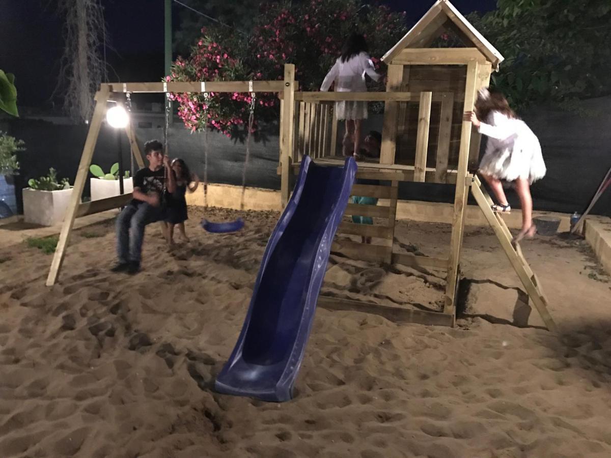 Villa Ceni - Appartamenti Con Camere, Cucina, Wc E Terrazza Sul Mare In Villa Con Piscina, Giardino E Parcheggio Marinella di Selinunte Kültér fotó
