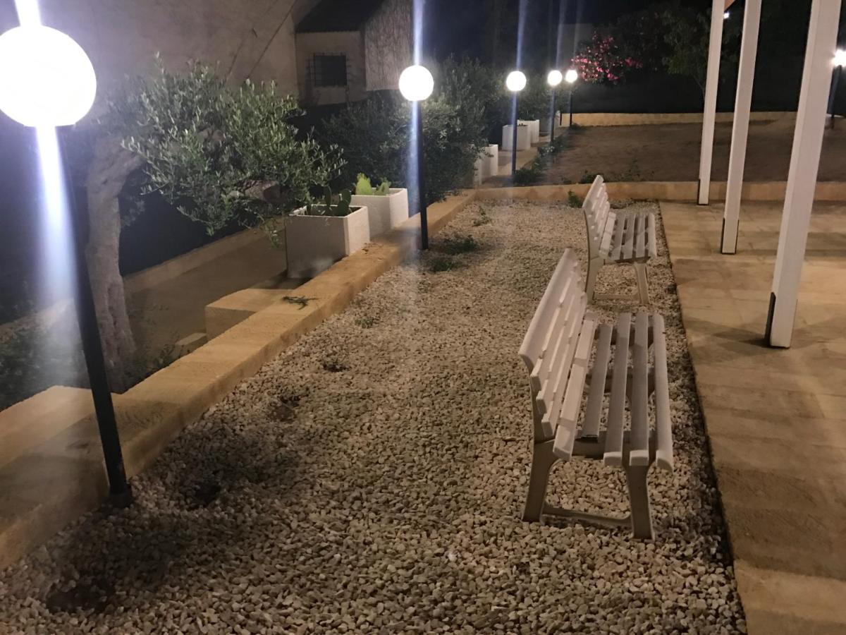 Villa Ceni - Appartamenti Con Camere, Cucina, Wc E Terrazza Sul Mare In Villa Con Piscina, Giardino E Parcheggio Marinella di Selinunte Kültér fotó