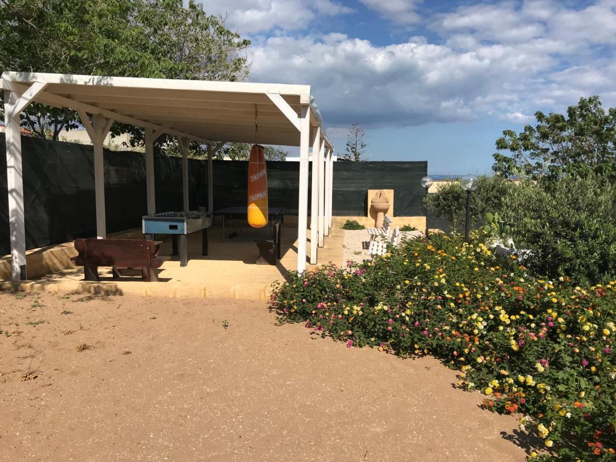 Villa Ceni - Appartamenti Con Camere, Cucina, Wc E Terrazza Sul Mare In Villa Con Piscina, Giardino E Parcheggio Marinella di Selinunte Kültér fotó