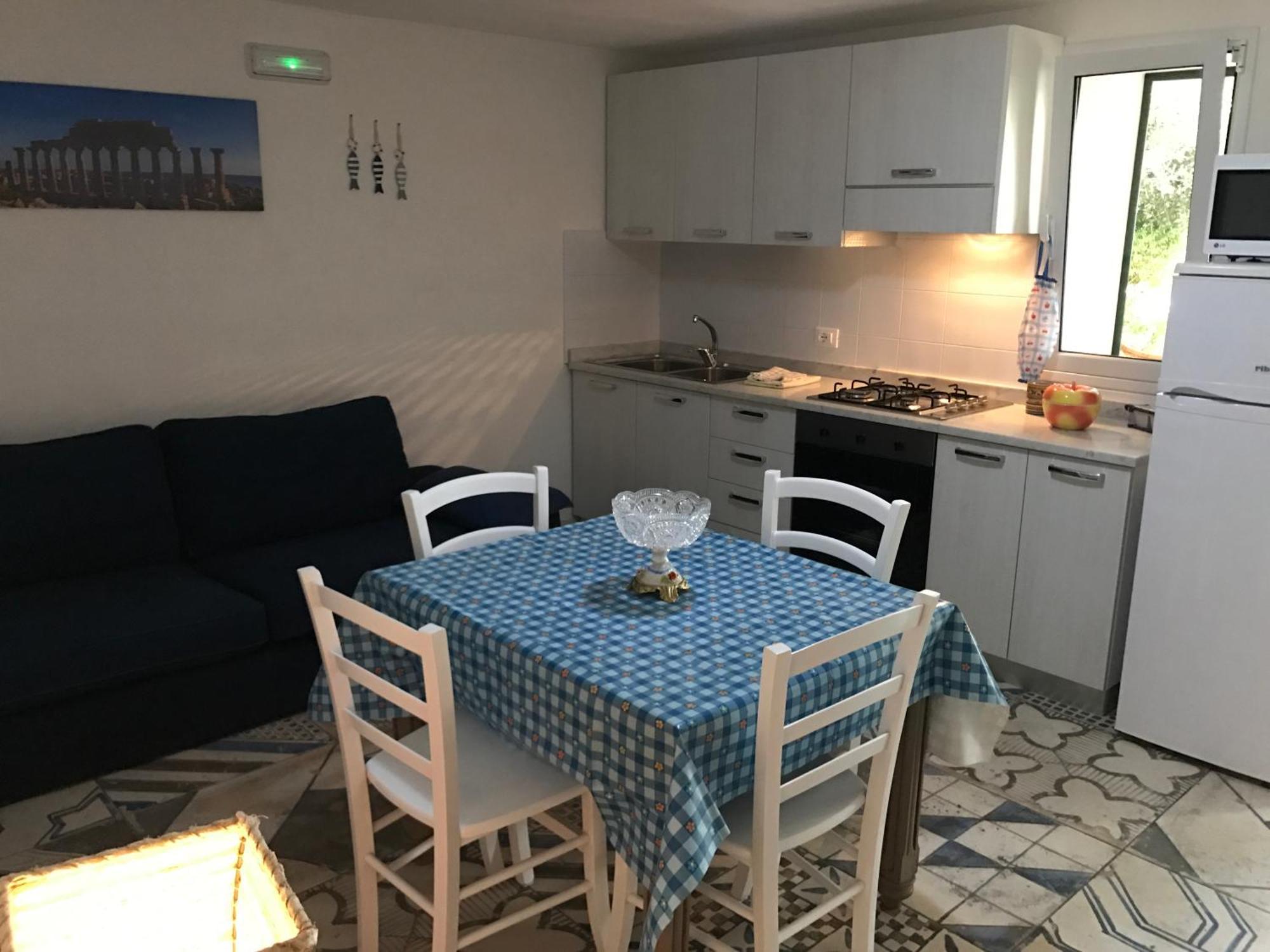Villa Ceni - Appartamenti Con Camere, Cucina, Wc E Terrazza Sul Mare In Villa Con Piscina, Giardino E Parcheggio Marinella di Selinunte Kültér fotó