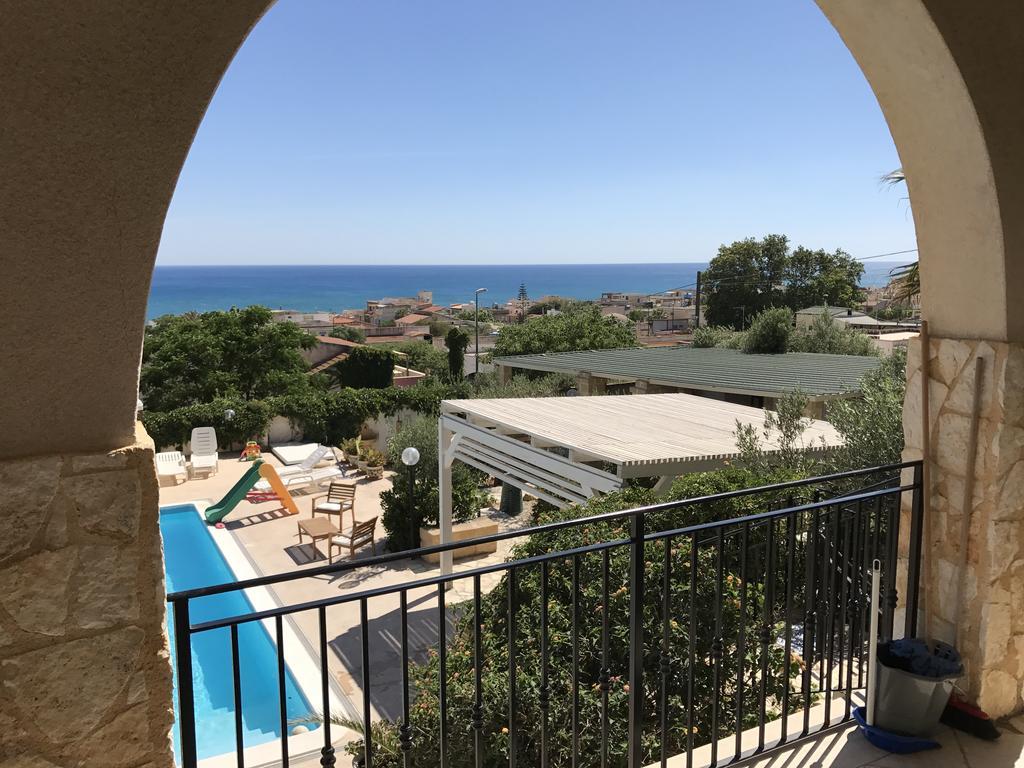 Villa Ceni - Appartamenti Con Camere, Cucina, Wc E Terrazza Sul Mare In Villa Con Piscina, Giardino E Parcheggio Marinella di Selinunte Kültér fotó