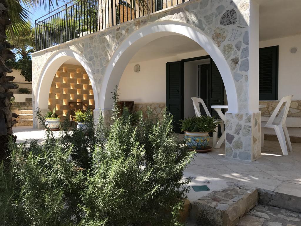 Villa Ceni - Appartamenti Con Camere, Cucina, Wc E Terrazza Sul Mare In Villa Con Piscina, Giardino E Parcheggio Marinella di Selinunte Kültér fotó