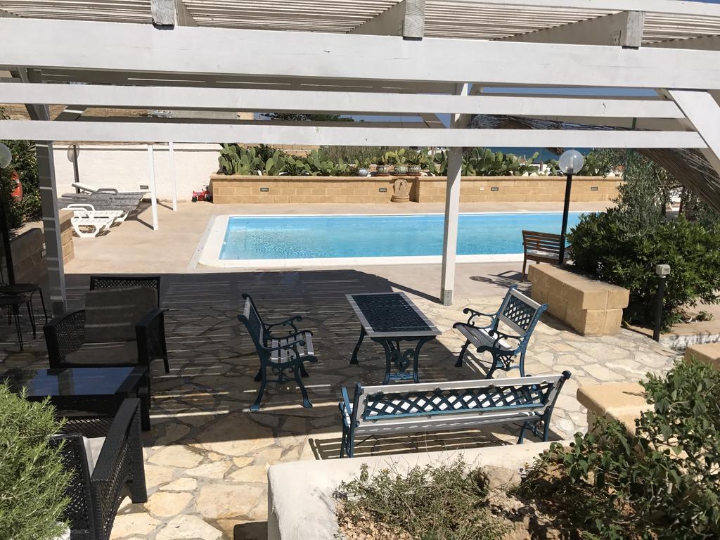 Villa Ceni - Appartamenti Con Camere, Cucina, Wc E Terrazza Sul Mare In Villa Con Piscina, Giardino E Parcheggio Marinella di Selinunte Kültér fotó