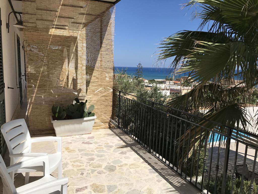 Villa Ceni - Appartamenti Con Camere, Cucina, Wc E Terrazza Sul Mare In Villa Con Piscina, Giardino E Parcheggio Marinella di Selinunte Kültér fotó