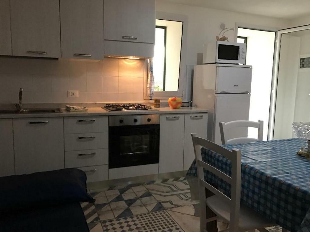 Villa Ceni - Appartamenti Con Camere, Cucina, Wc E Terrazza Sul Mare In Villa Con Piscina, Giardino E Parcheggio Marinella di Selinunte Kültér fotó