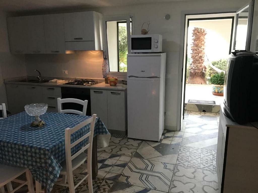 Villa Ceni - Appartamenti Con Camere, Cucina, Wc E Terrazza Sul Mare In Villa Con Piscina, Giardino E Parcheggio Marinella di Selinunte Kültér fotó