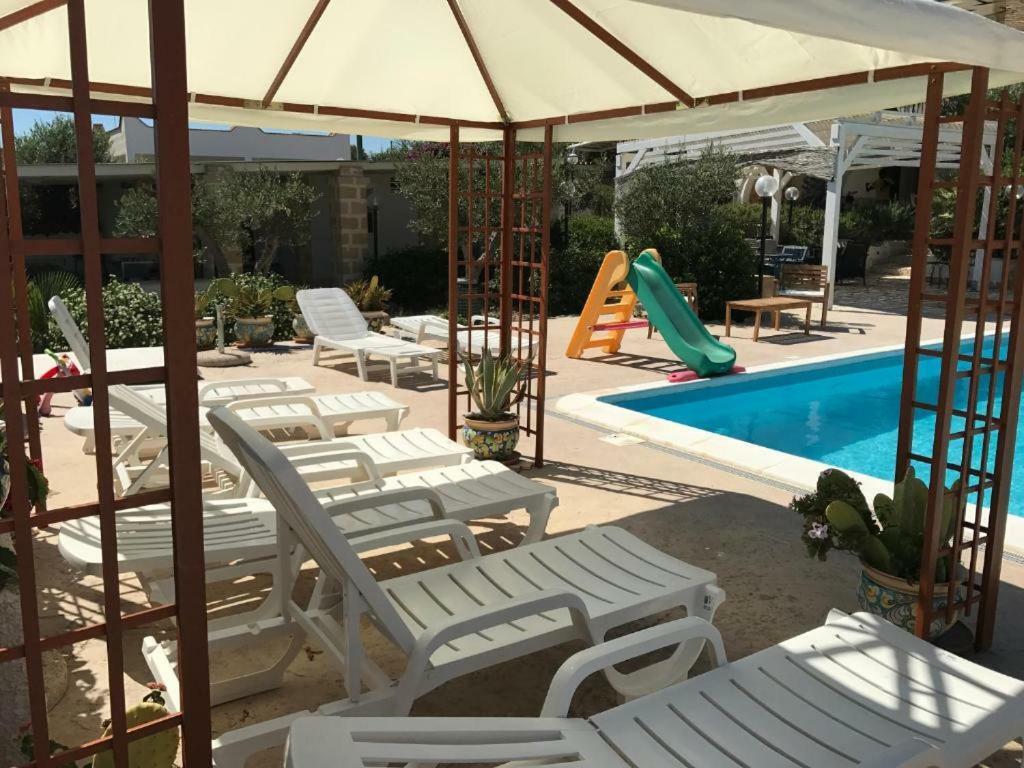 Villa Ceni - Appartamenti Con Camere, Cucina, Wc E Terrazza Sul Mare In Villa Con Piscina, Giardino E Parcheggio Marinella di Selinunte Kültér fotó