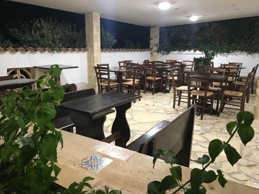 Villa Ceni - Appartamenti Con Camere, Cucina, Wc E Terrazza Sul Mare In Villa Con Piscina, Giardino E Parcheggio Marinella di Selinunte Kültér fotó