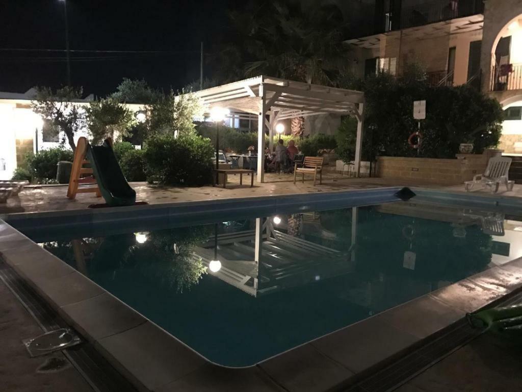 Villa Ceni - Appartamenti Con Camere, Cucina, Wc E Terrazza Sul Mare In Villa Con Piscina, Giardino E Parcheggio Marinella di Selinunte Kültér fotó