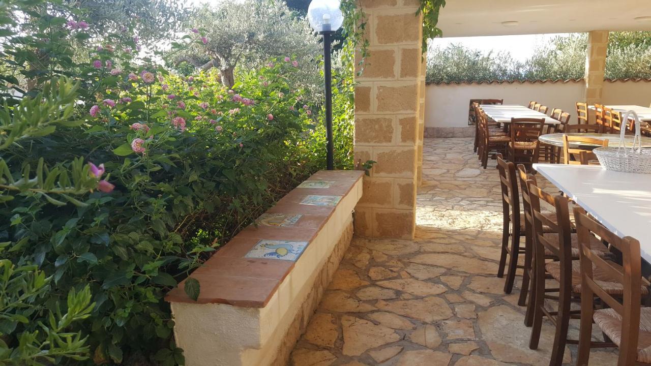 Villa Ceni - Appartamenti Con Camere, Cucina, Wc E Terrazza Sul Mare In Villa Con Piscina, Giardino E Parcheggio Marinella di Selinunte Kültér fotó